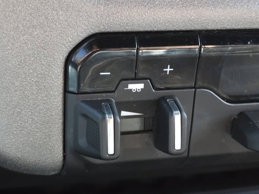 Used 2024 RAM 2500 Tradesman w/ Chrome Appearance Group image 25