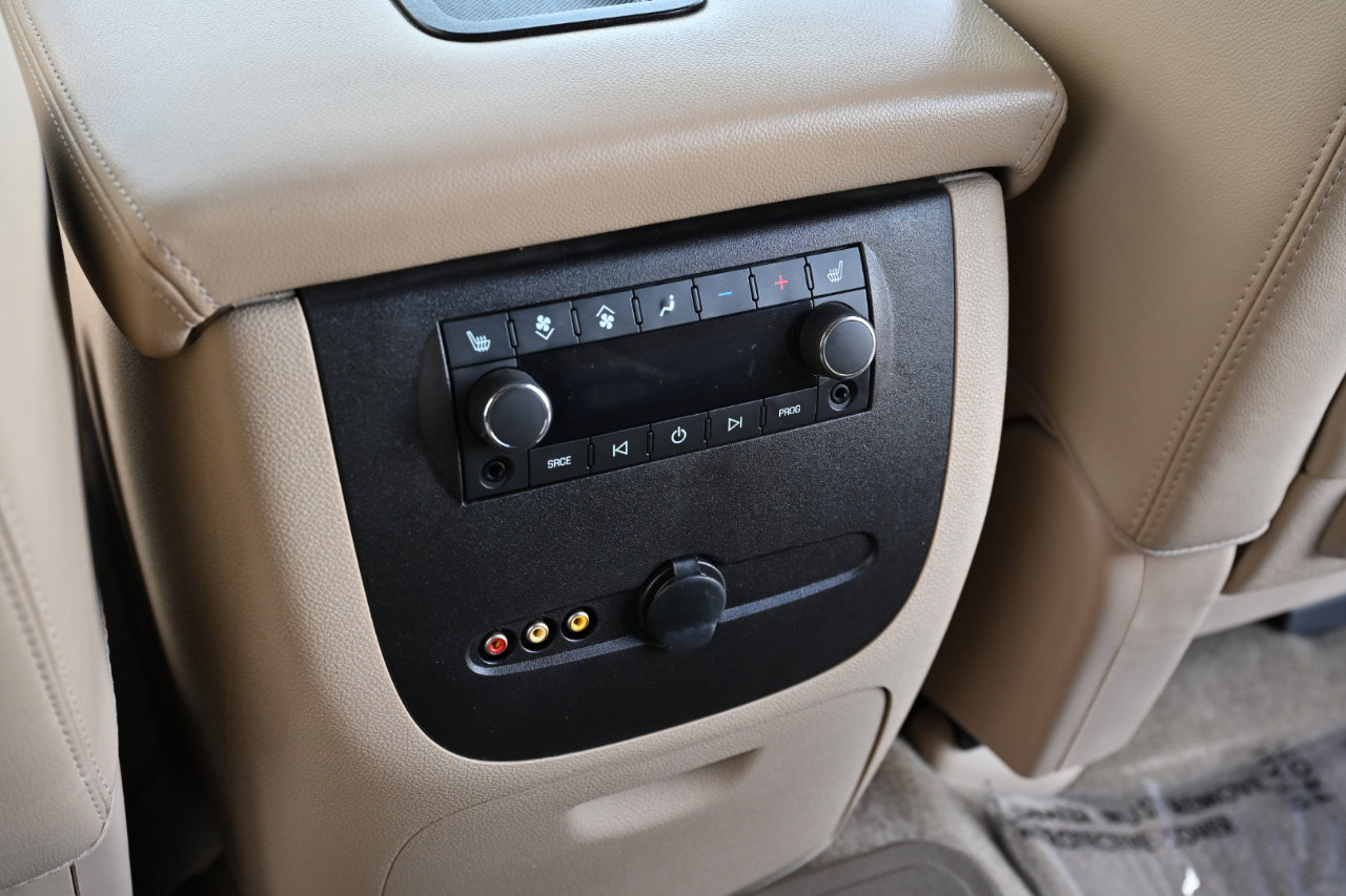 Used 2013 Chevrolet Suburban LTZ RWD image 23