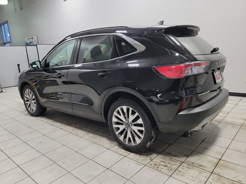 Used 2022 Ford Escape Titanium image 10