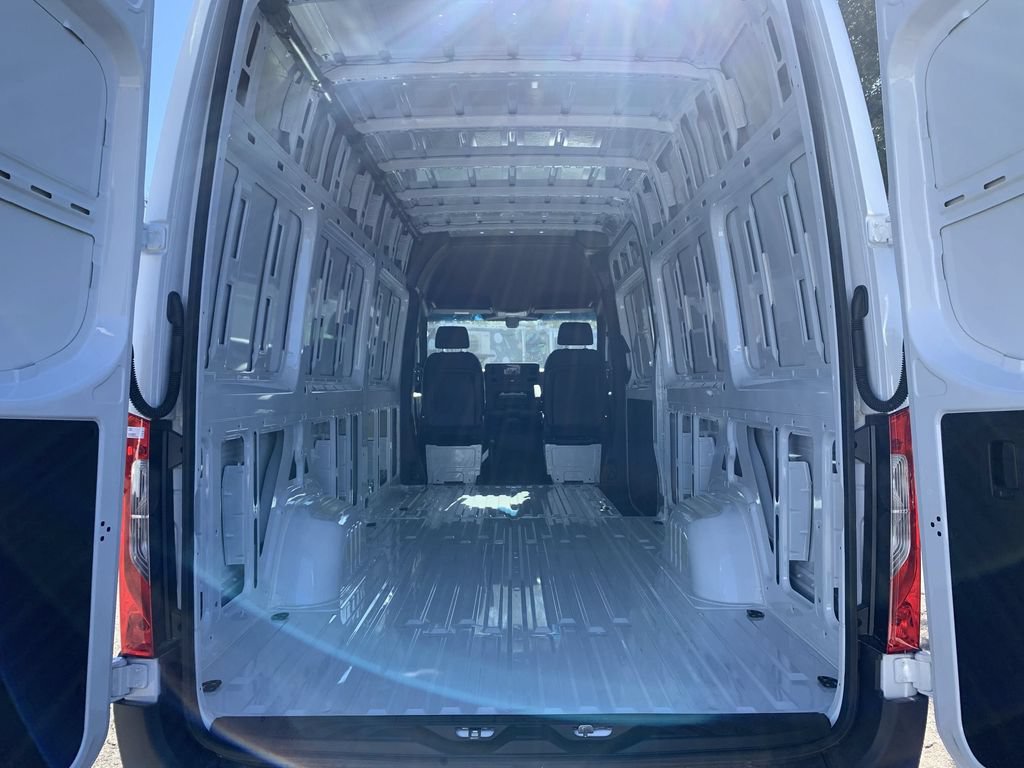Used 2023 Mercedes-Benz Sprinter 2500 image 10
