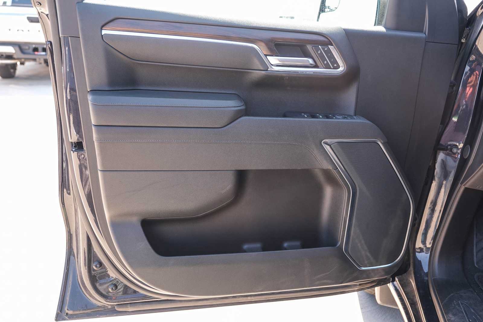 Used 2025 GMC Sierra 1500 SLT RWD image 23