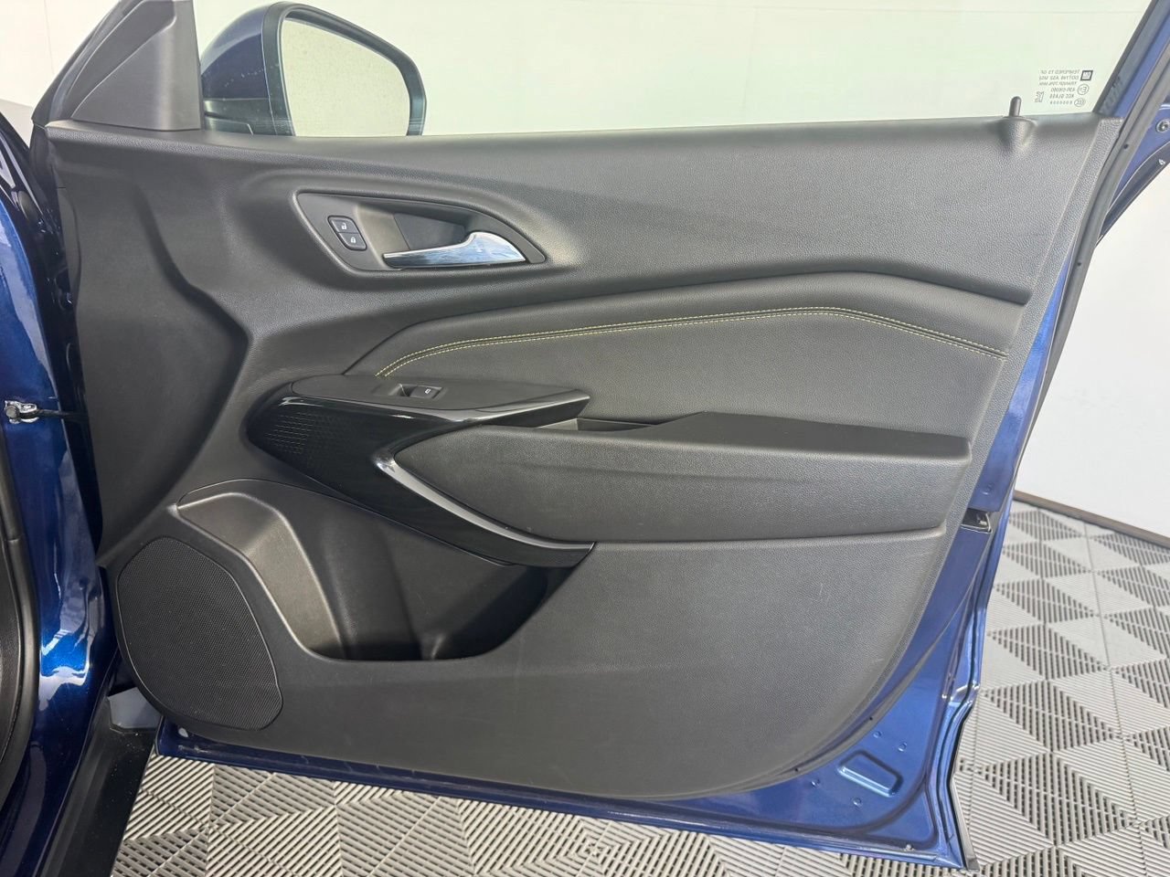 Used 2024 Chevrolet Trax LT FWD image 29