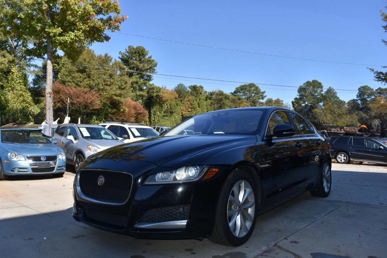 Used 2017 Jaguar XF Premium image 31