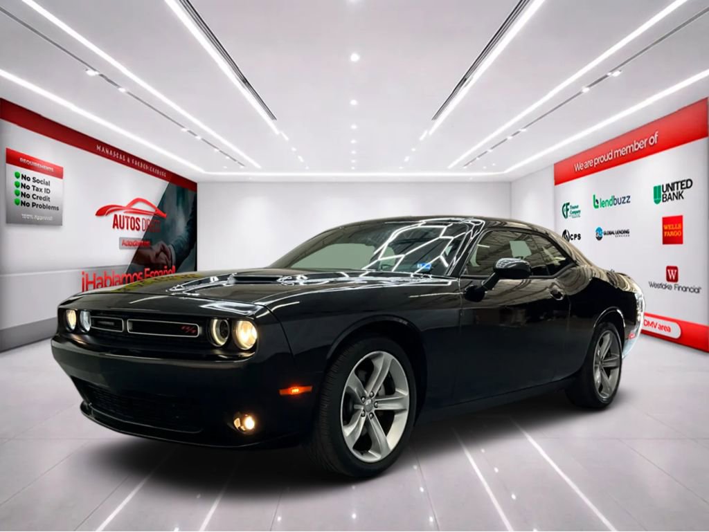 Used 2018 Dodge Challenger R/T RWD image 3