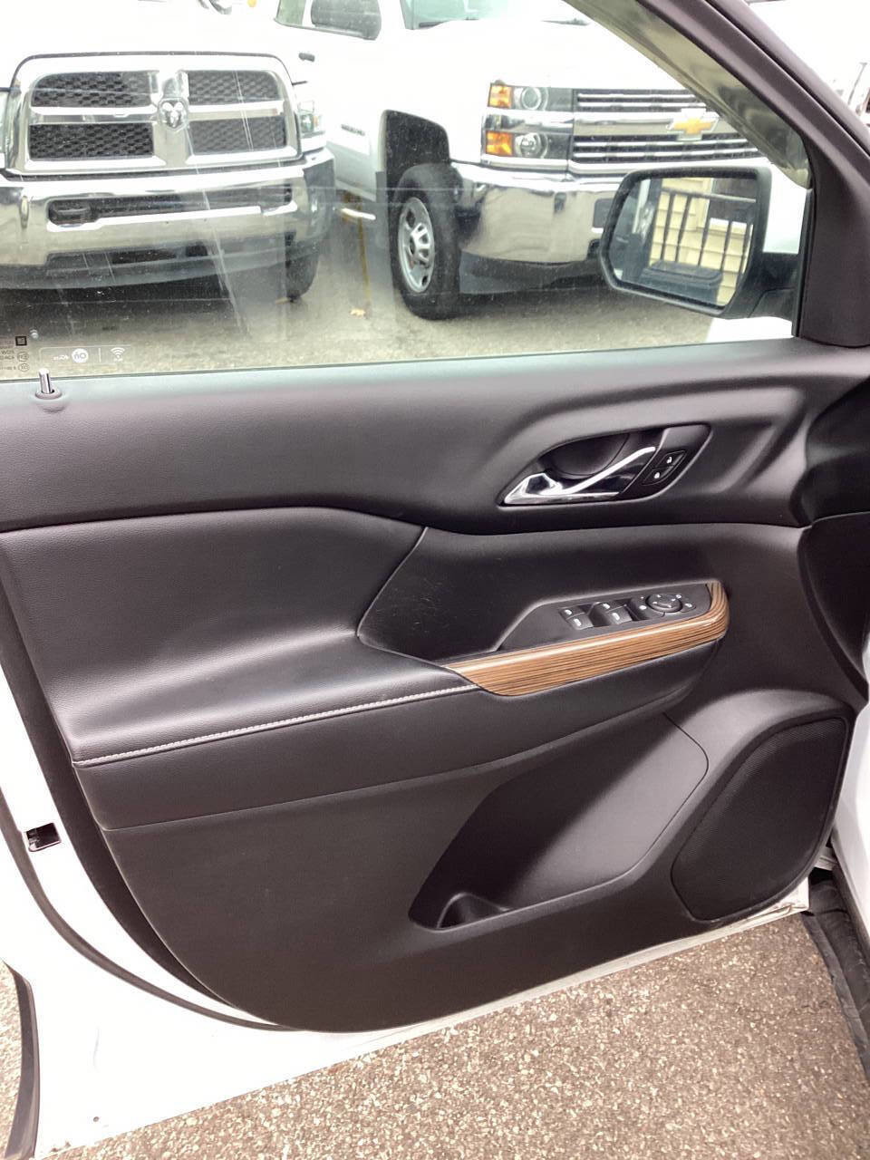 Used 2018 GMC Acadia SLE w/ LPO, Cargo Package image 17