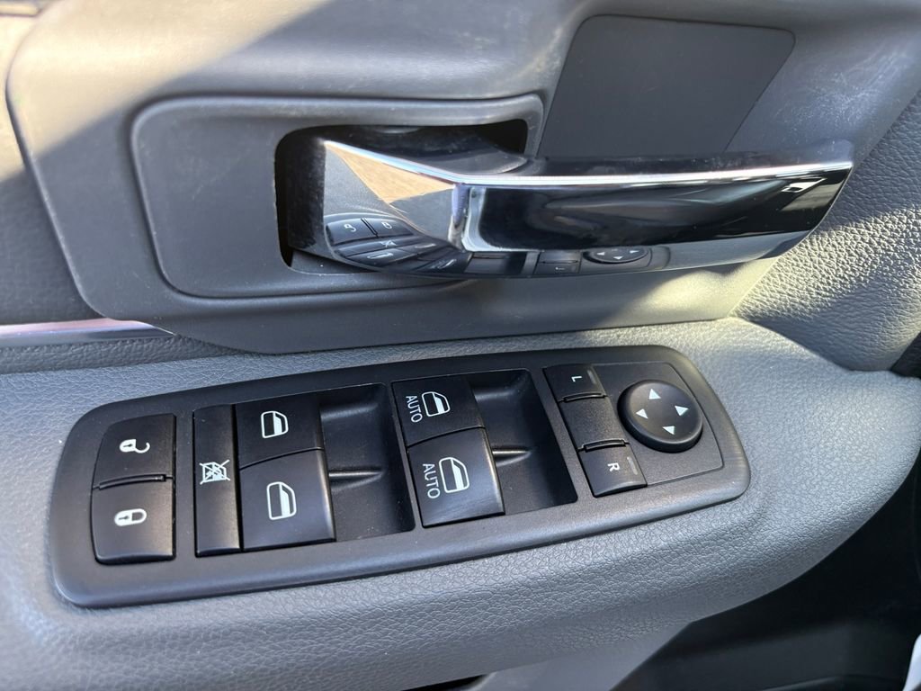 Used 2020 RAM 1500 Classic SLT image 12