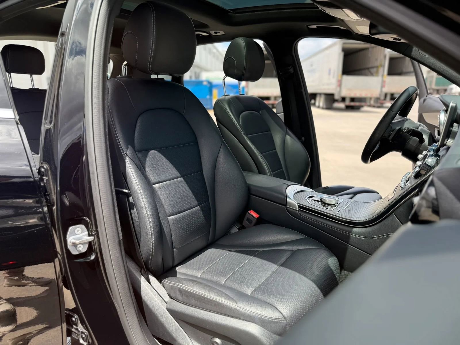 Used 2019 Mercedes-Benz GLC 300 w/ Premium Package image 26