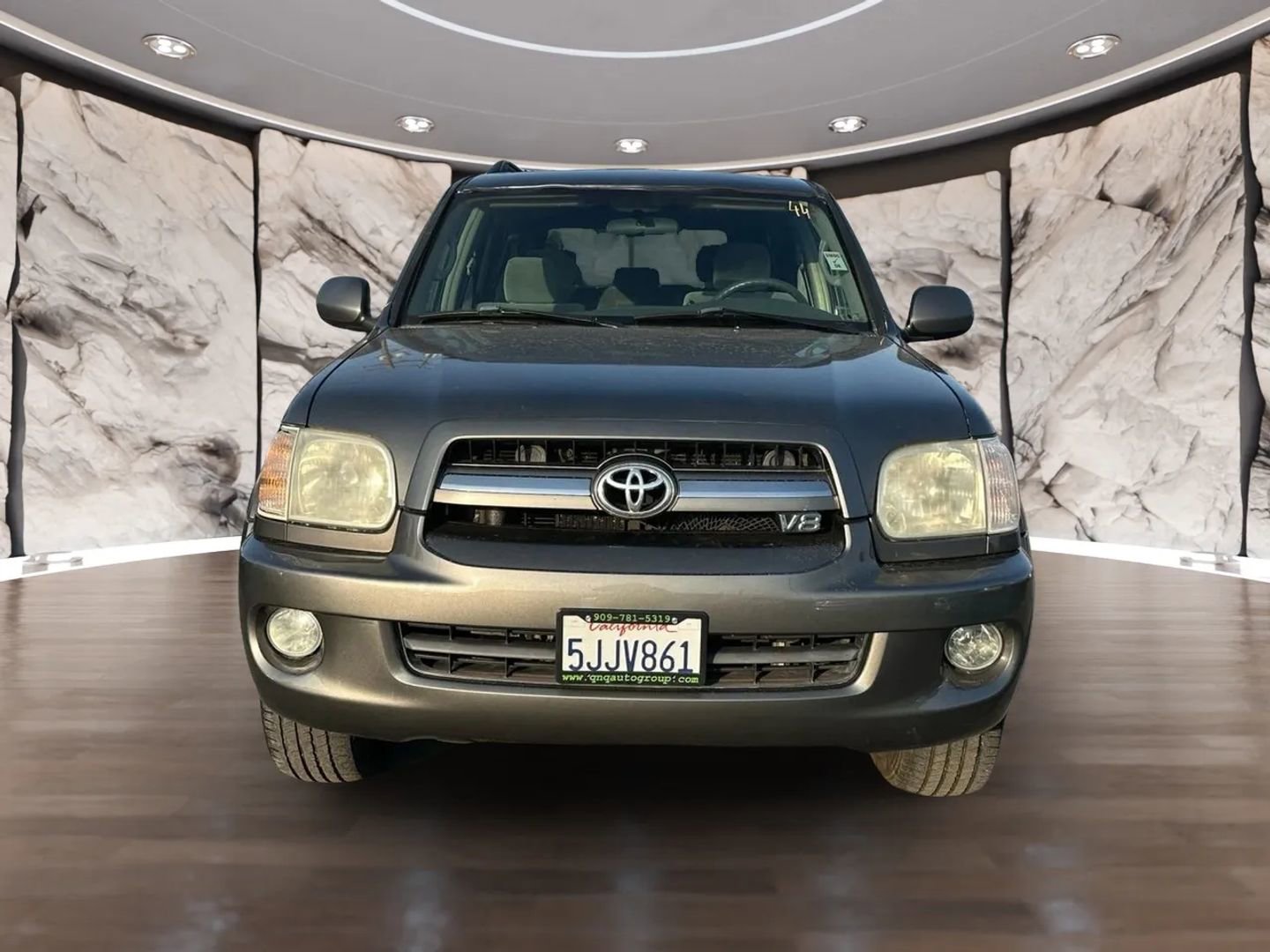 Used 2005 Toyota Sequoia SR5 RWD image 2