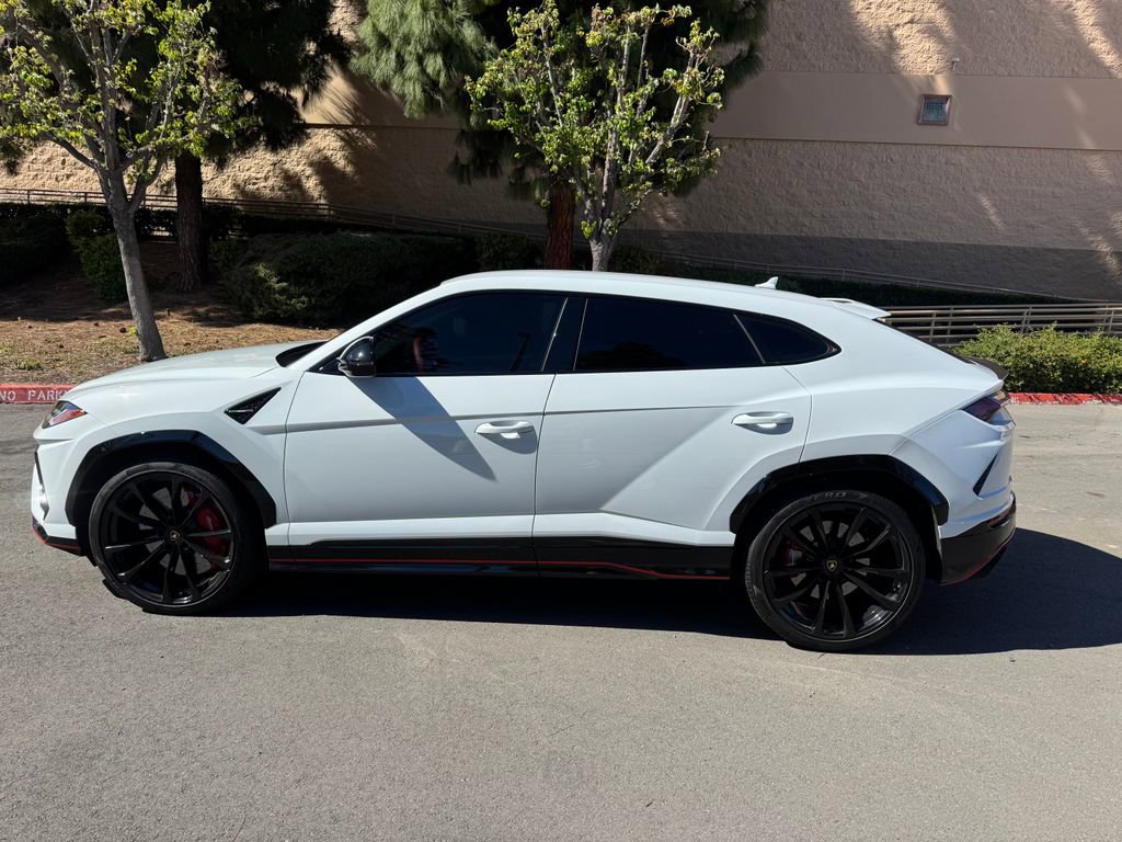 Used 2021 Lamborghini Urus image 3