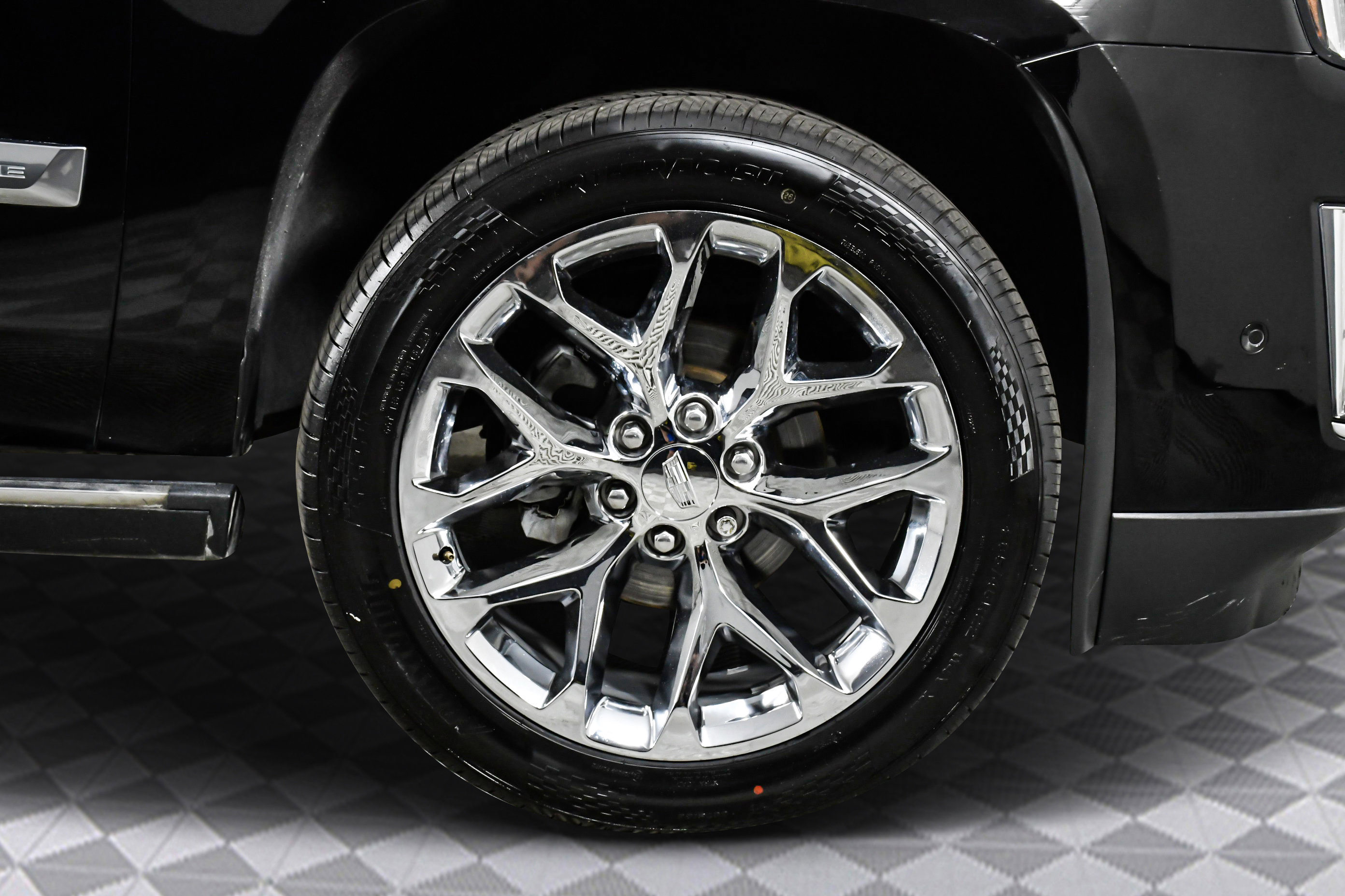 Used 2017 Cadillac Escalade ESV Platinum image 37