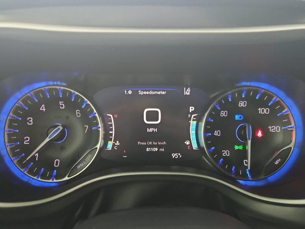 Certified 2025 Chrysler Pacifica Select AWD/4WD image 26