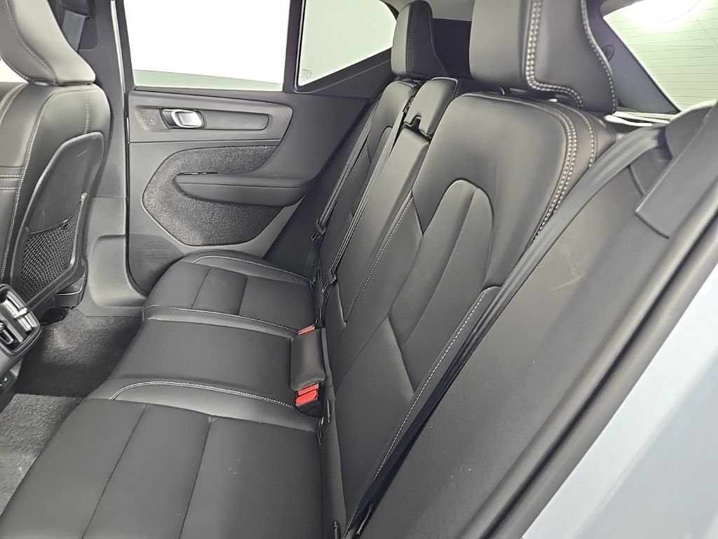 Certified 2026 Volvo XC40 B5 Plus AWD/4WD image 18