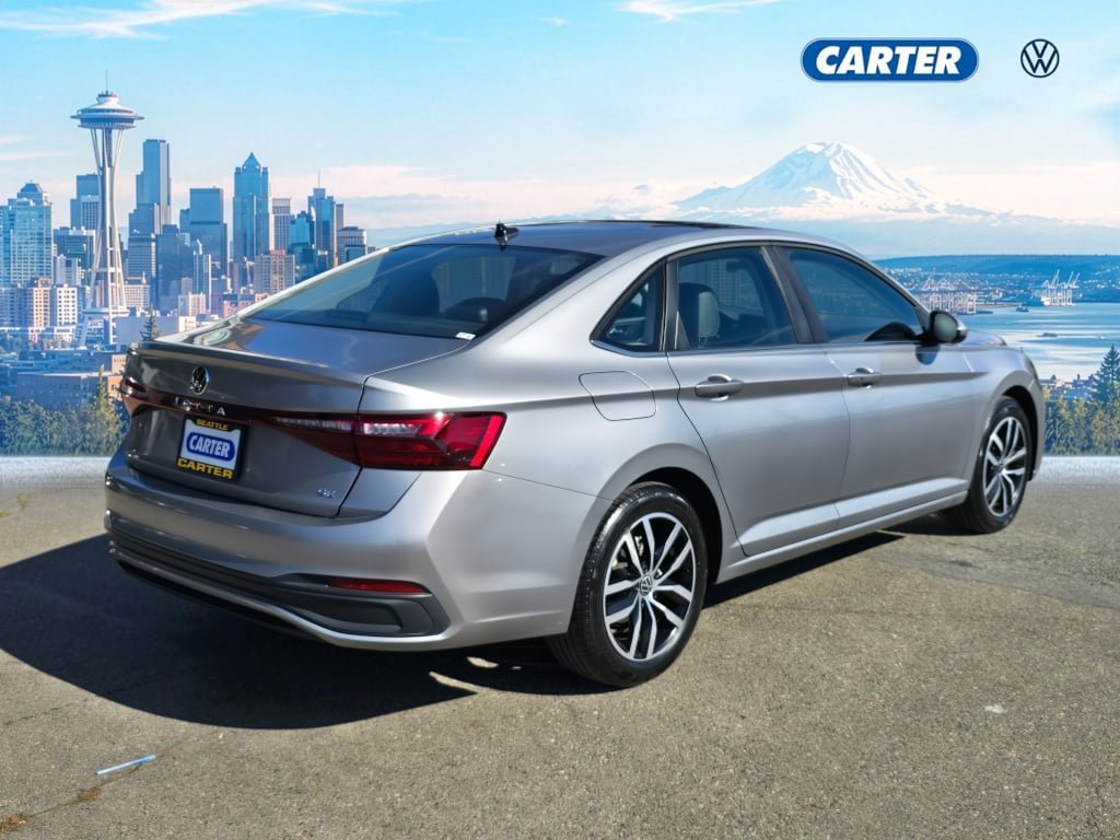 Used 2025 Volkswagen Jetta SE FWD image 3