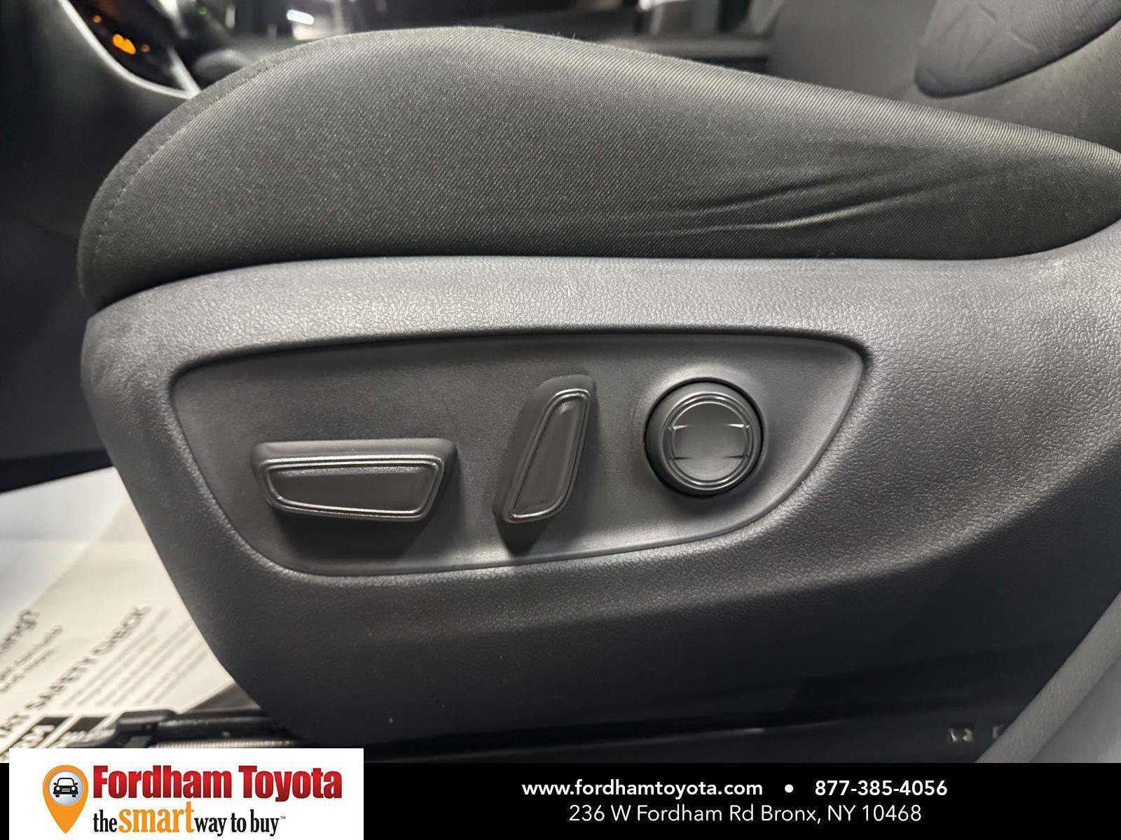 Used 2025 Toyota RAV4 XLE w/ Convenience Package AWD/4WD image 18