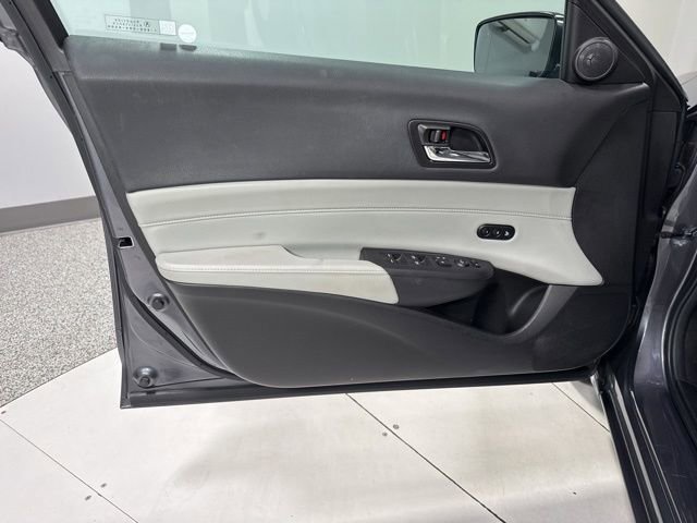 Used 2017 Acura ILX FWD image 11