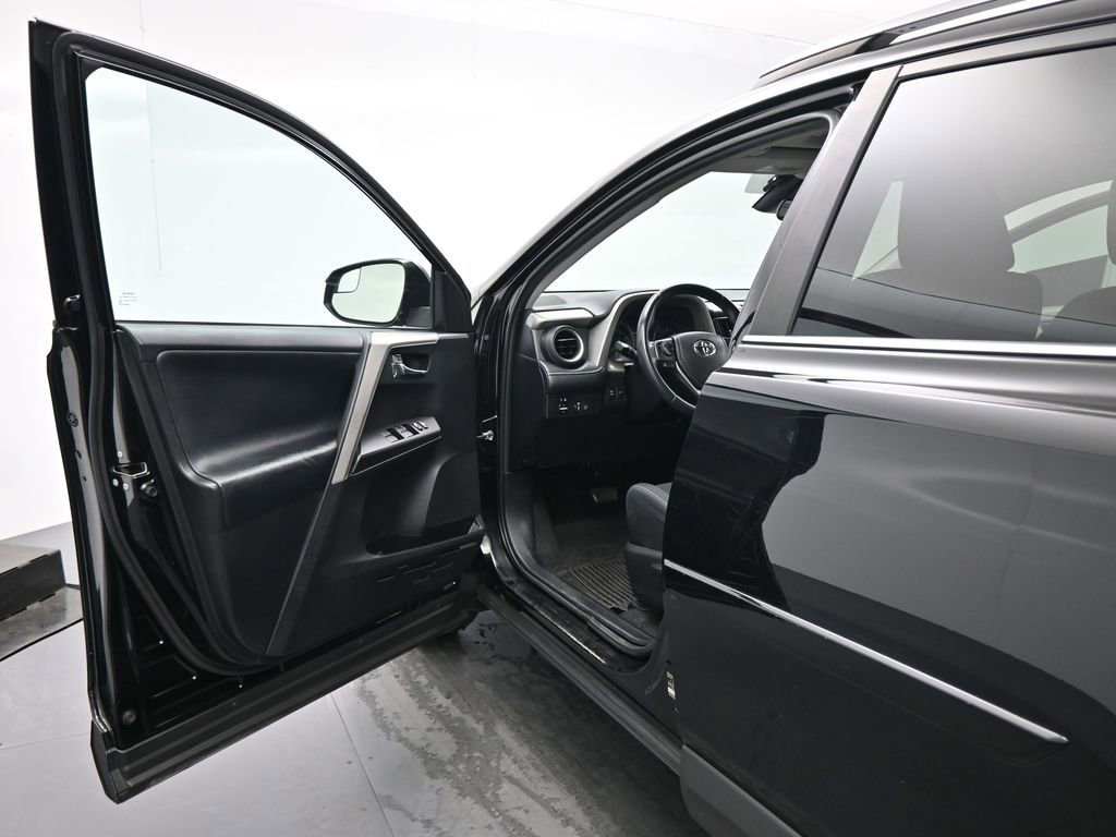 Used 2017 Toyota RAV4 XLE w/ Protection Package image 8