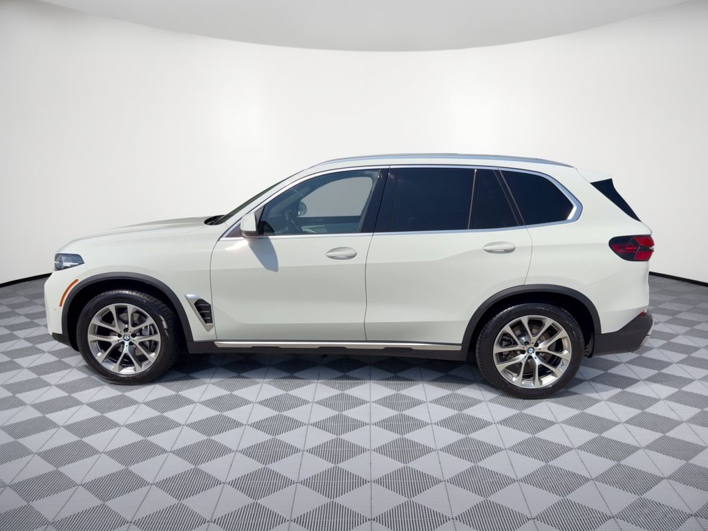 Certified 2024 BMW X5 sDrive40i w/ Parking Assistance Package RWD image 2
