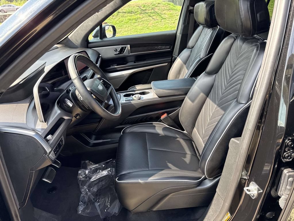 Certified 2026 Cadillac Vistiq Platinum AWD/4WD image 6