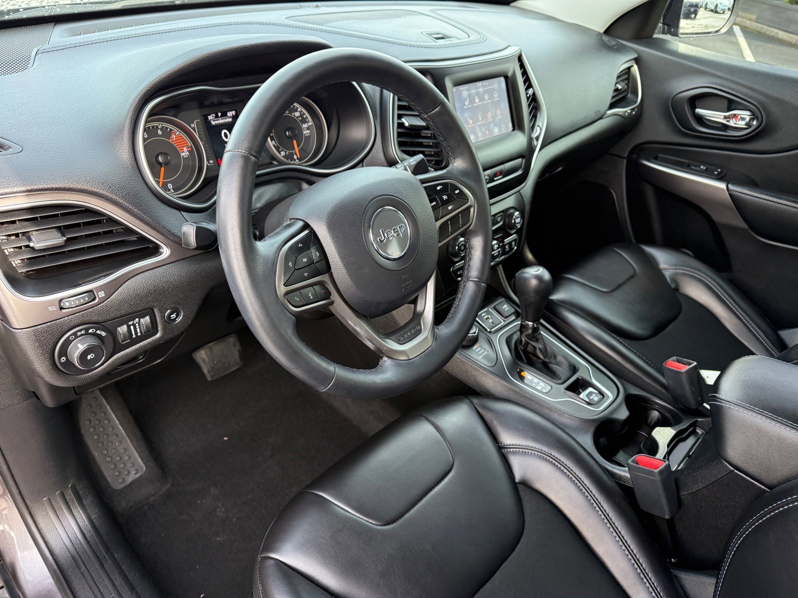 Used 2019 Jeep Cherokee Latitude Plus w/ Comfort/Convenience Group image 19