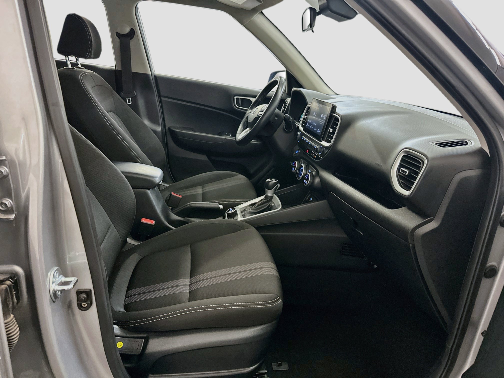 Used 2025 Hyundai Venue SEL FWD image 32