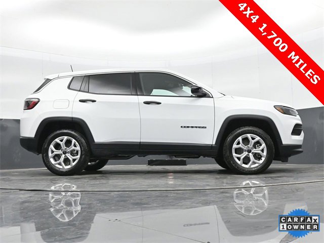 Used 2025 Jeep Compass Sport image 39