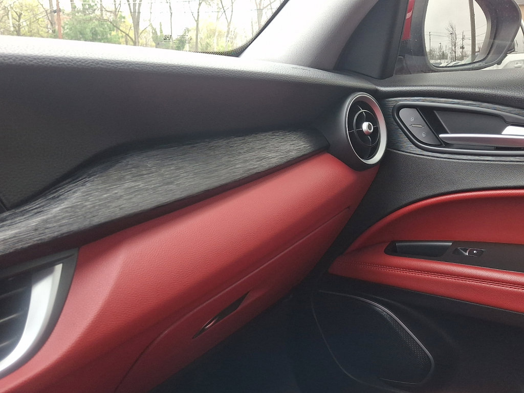 Used 2020 Alfa Romeo Stelvio RWD image 31