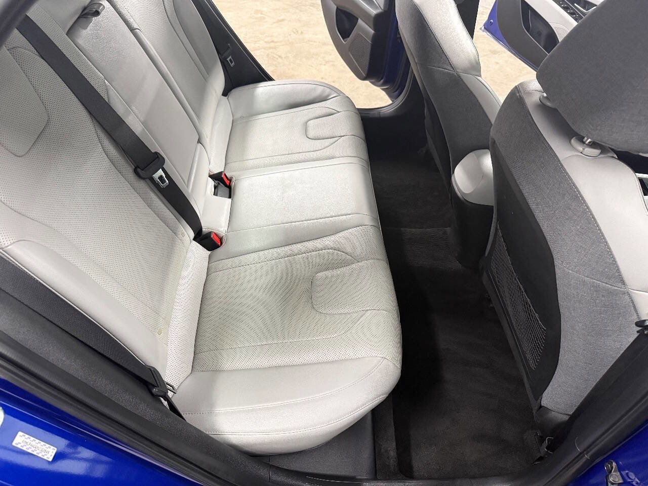 Used 2021 Hyundai Elantra Limited image 31