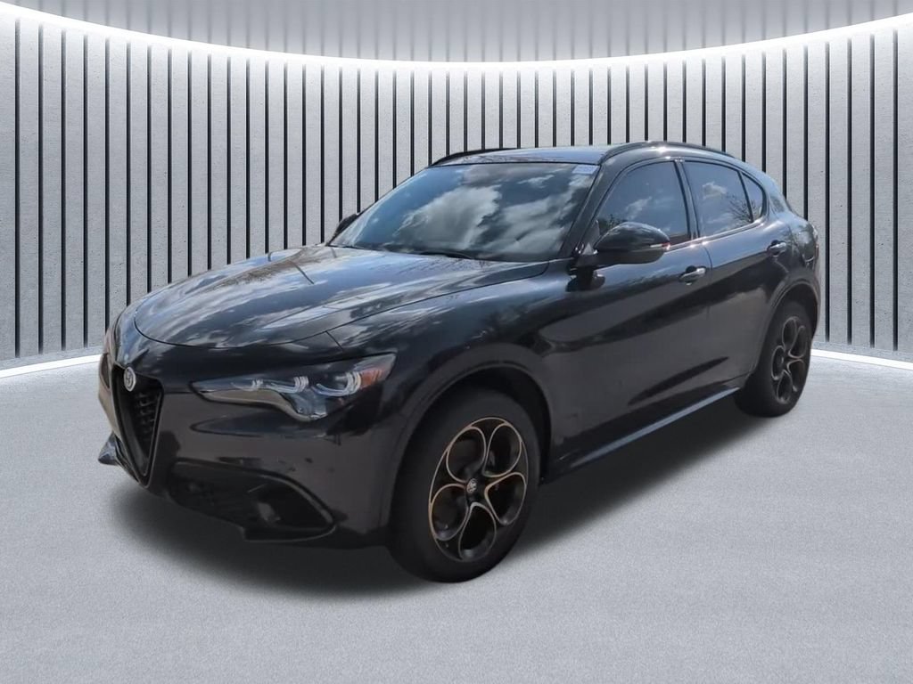 Used 2025 Alfa Romeo Stelvio Sprint AWD/4WD image 2