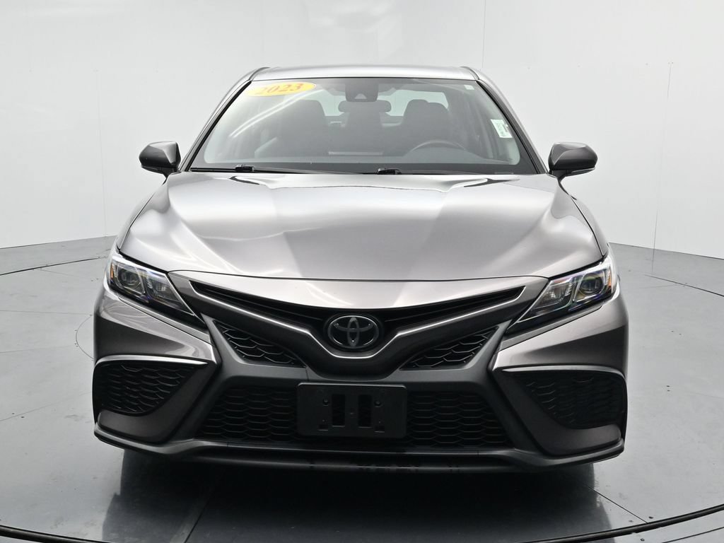 Used 2023 Toyota Camry SE FWD image 3