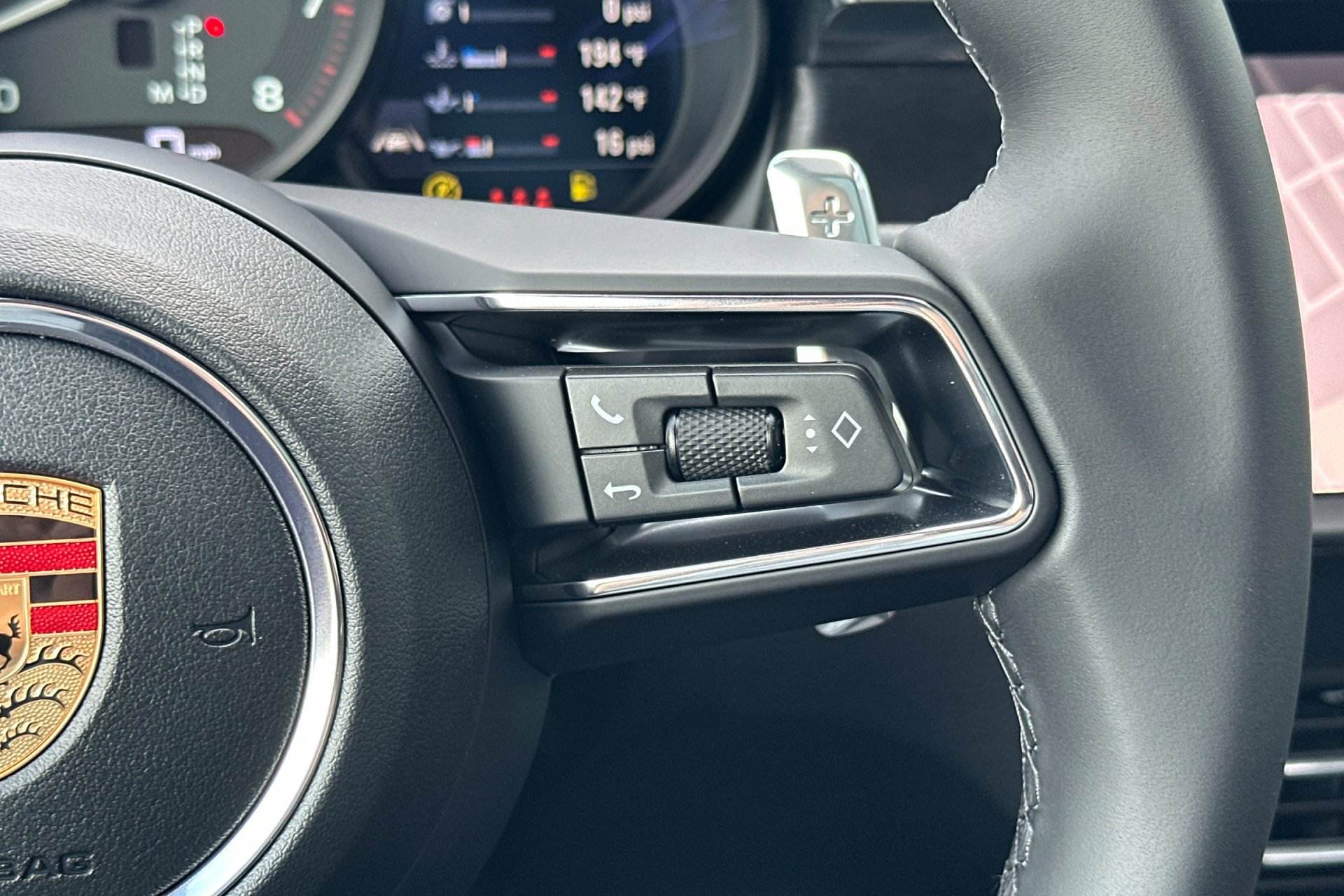 New 2026 Porsche Macan GTS image 31