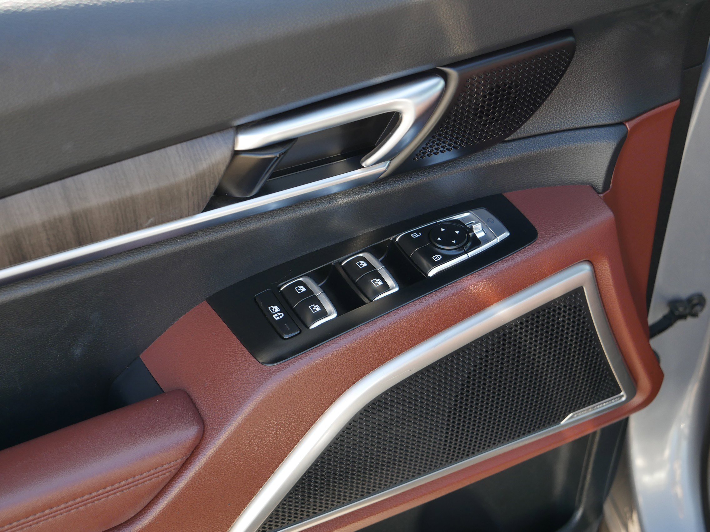 Used 2023 Kia Telluride EX w/ EX Captain's Chair Package image 19