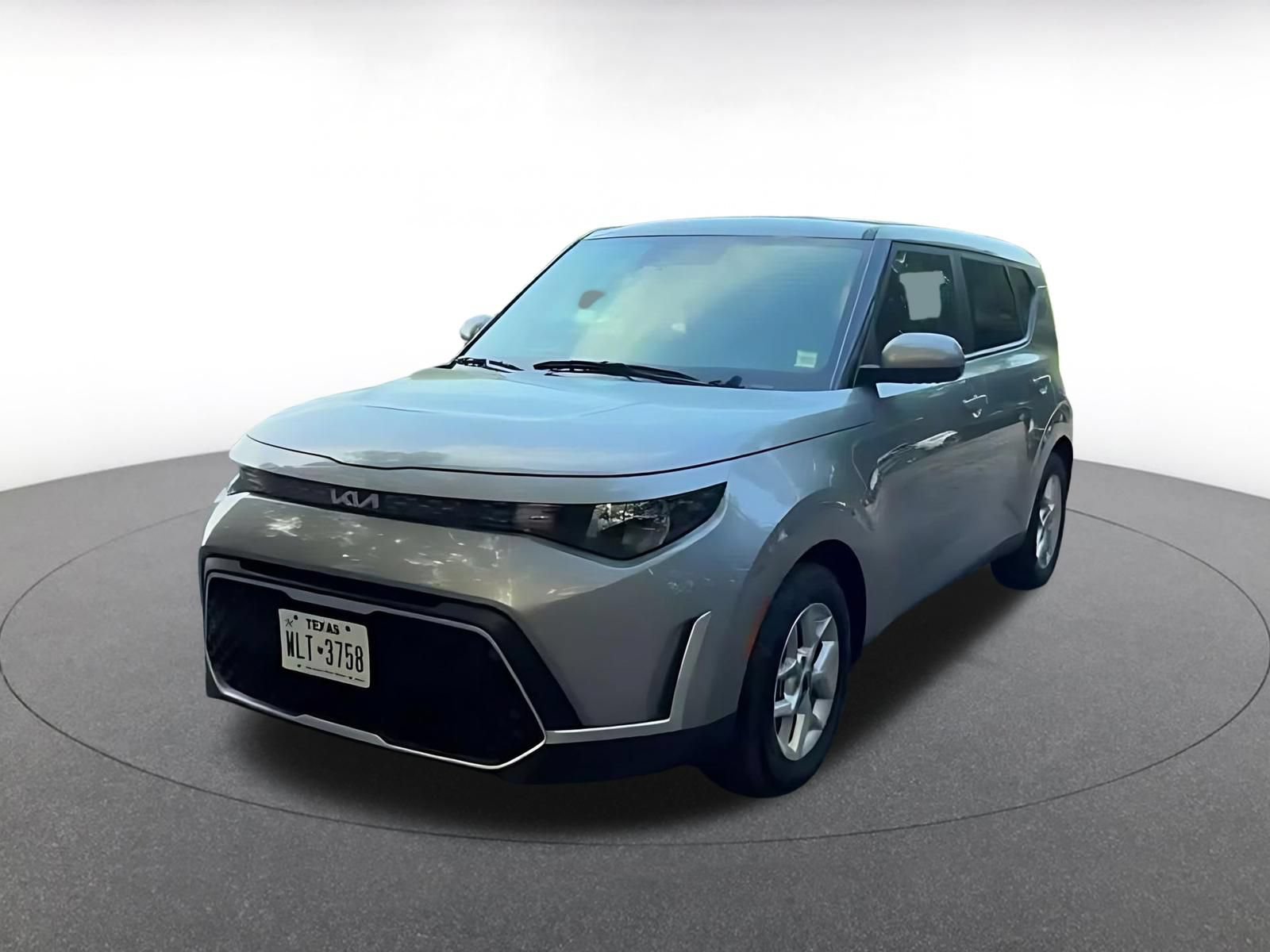 Used 2025 Kia Soul LX w/ LX Technology Package FWD image 4
