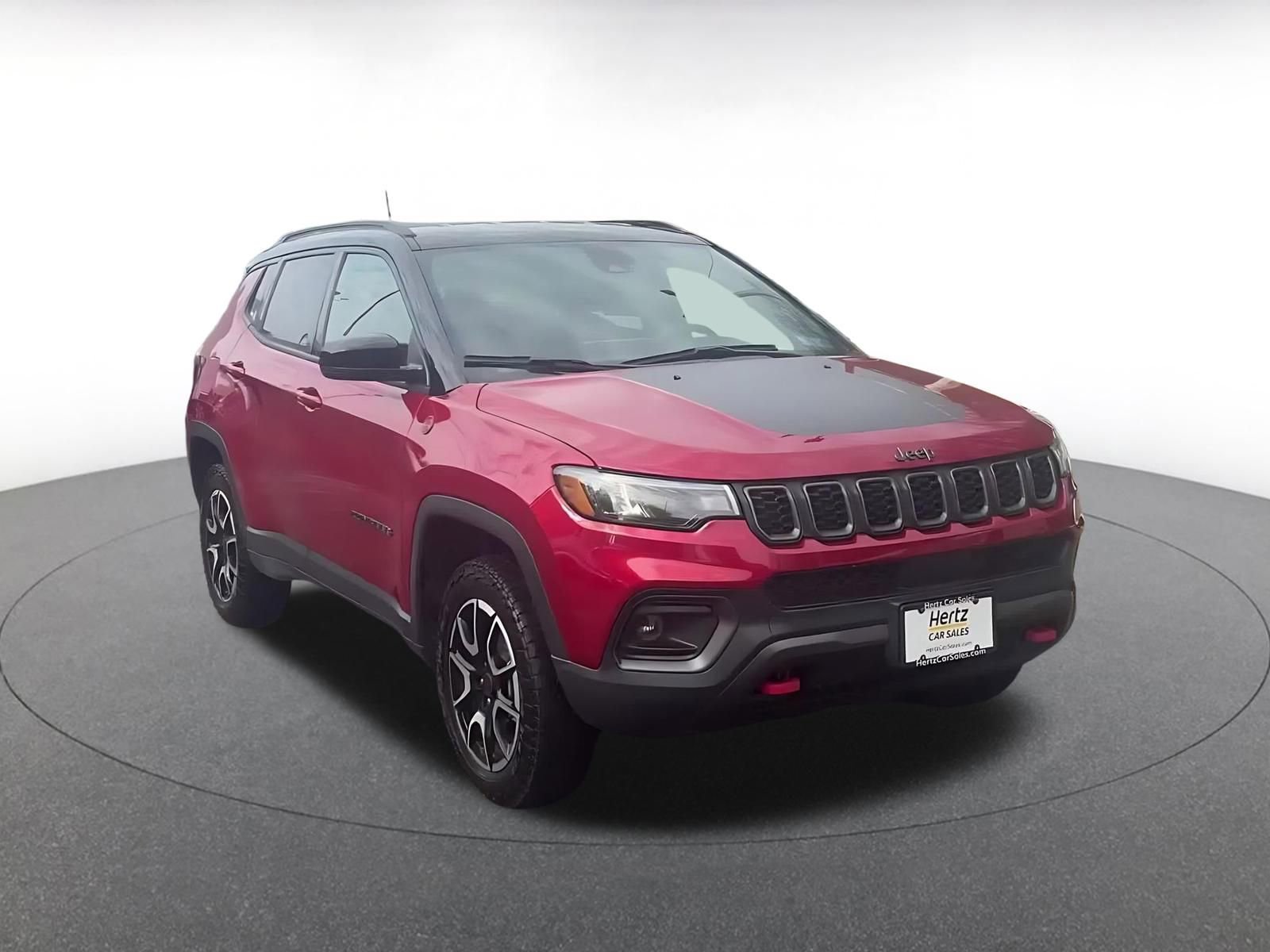 Used 2025 Jeep Compass Trailhawk AWD/4WD image 3