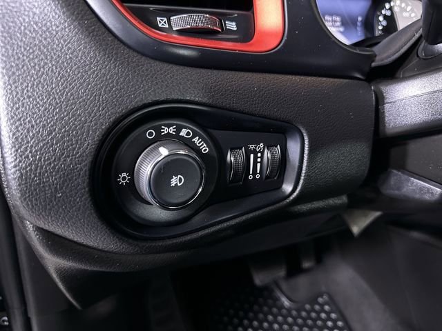 Used 2023 Jeep Renegade Trailhawk AWD/4WD image 18