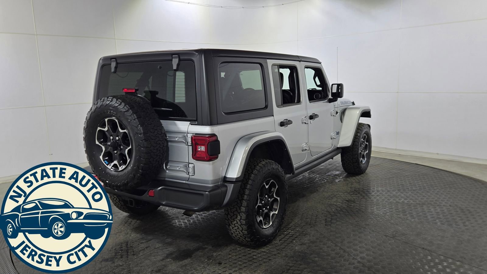 Used 2023 Jeep Wrangler Unlimited Rubicon 4xe w/ Dual Top Group image 7