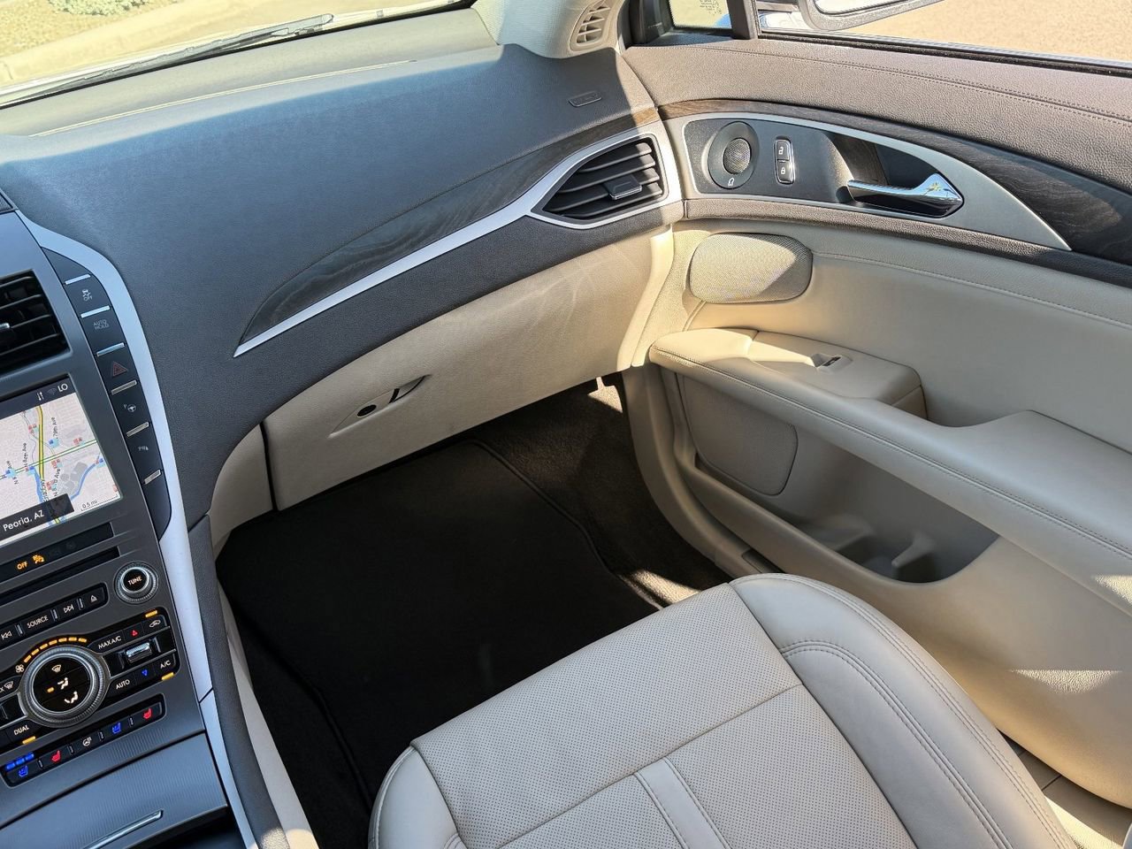 Used 2020 Lincoln MKZ Reserve w/ Monochromatic Package image 19