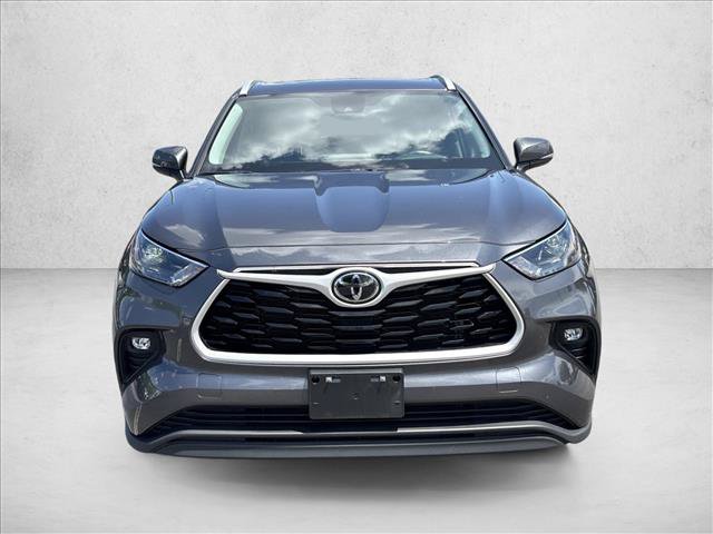 Certified 2025 Toyota Highlander XLE AWD/4WD image 2