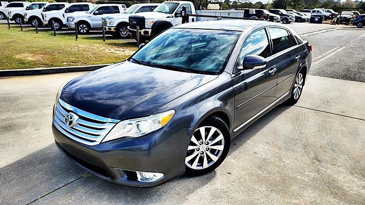Used 2011 Toyota Avalon Limited image 3