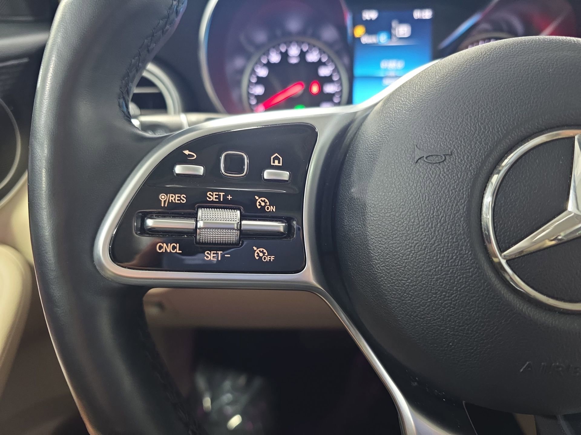 Used 2021 Mercedes-Benz GLC 300 4MATIC image 17