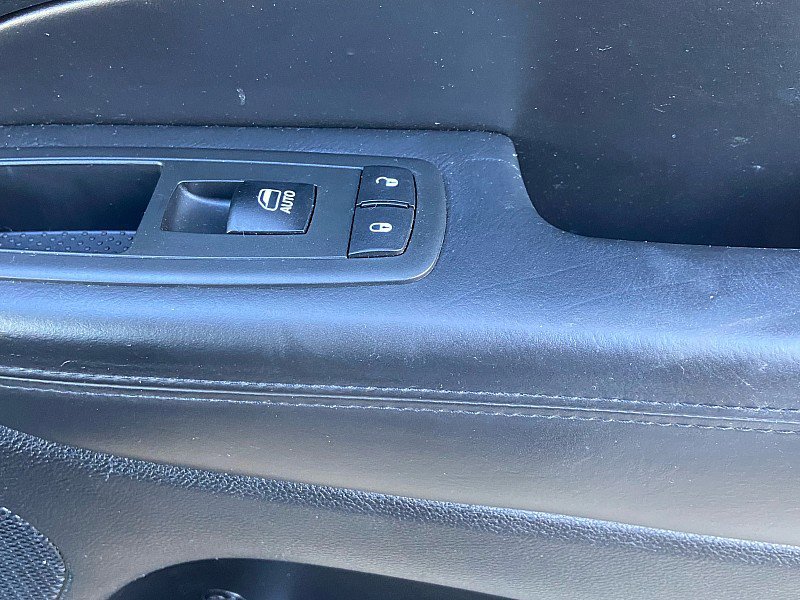 Used 2013 Jeep Grand Cherokee Overland image 24