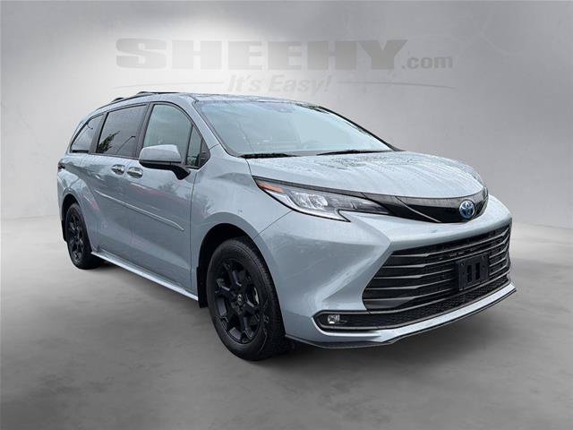 Used 2025 Toyota Sienna XLE Woodland Edition AWD/4WD image 2