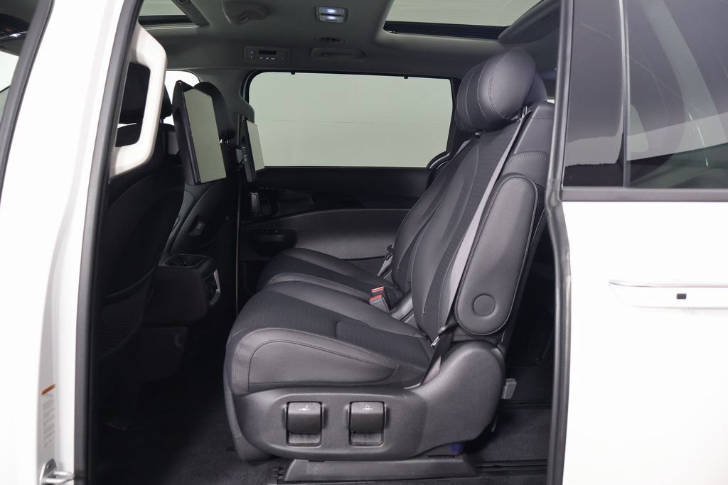 Used 2025 Kia Carnival SX Prestige FWD image 11