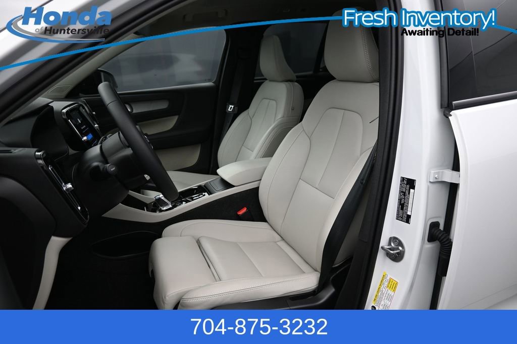 Used 2025 Volvo XC40 B5 Plus AWD/4WD image 20