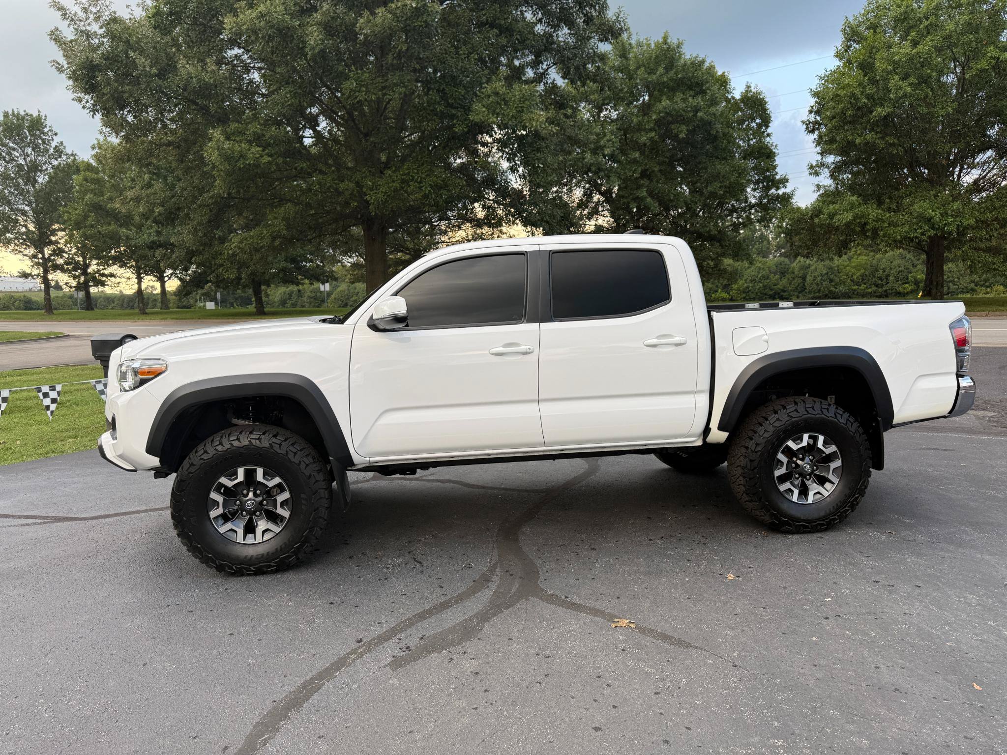 Used 2020 Toyota Tacoma TRD Off-Road AWD/4WD image 6