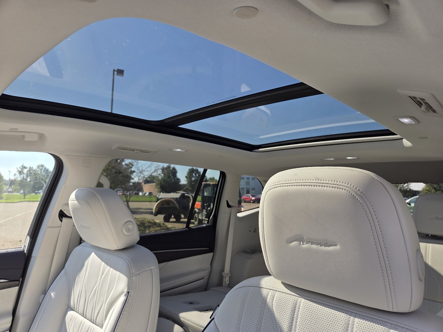 New 2027 Buick Enclave Avenir w/ LPO, Floor Liner Package AWD/4WD image 5