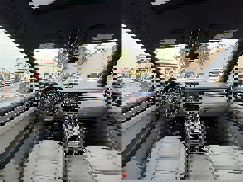 Used 2023 Porsche Cayenne S Platinum w/ Premium Package Plus image 40