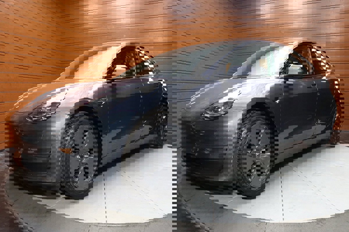 Used 2023 Tesla Model 3 Standard Range image 2