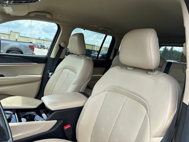 Used 2022 Jeep Grand Cherokee Limited w/ Luxury Tech Group II AWD/4WD image 13