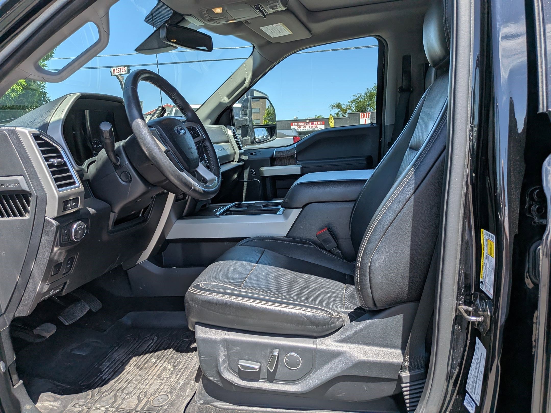 Used 2018 Ford F350 Lariat w/ Lariat Ultimate Package AWD/4WD image 27
