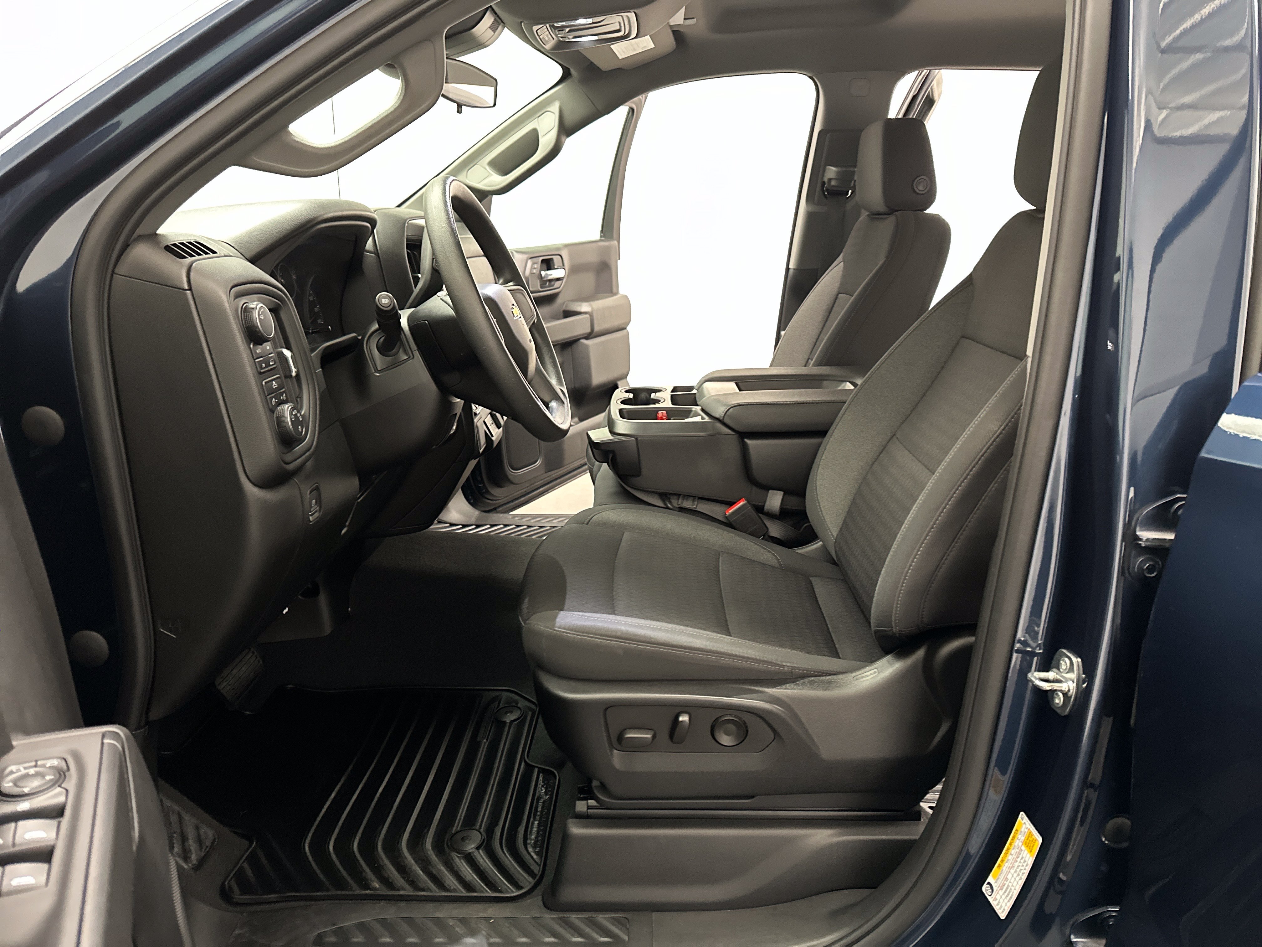 Used 2022 Chevrolet Silverado 1500 Custom w/ LPO, Dark Essentials Package AWD/4WD image 18